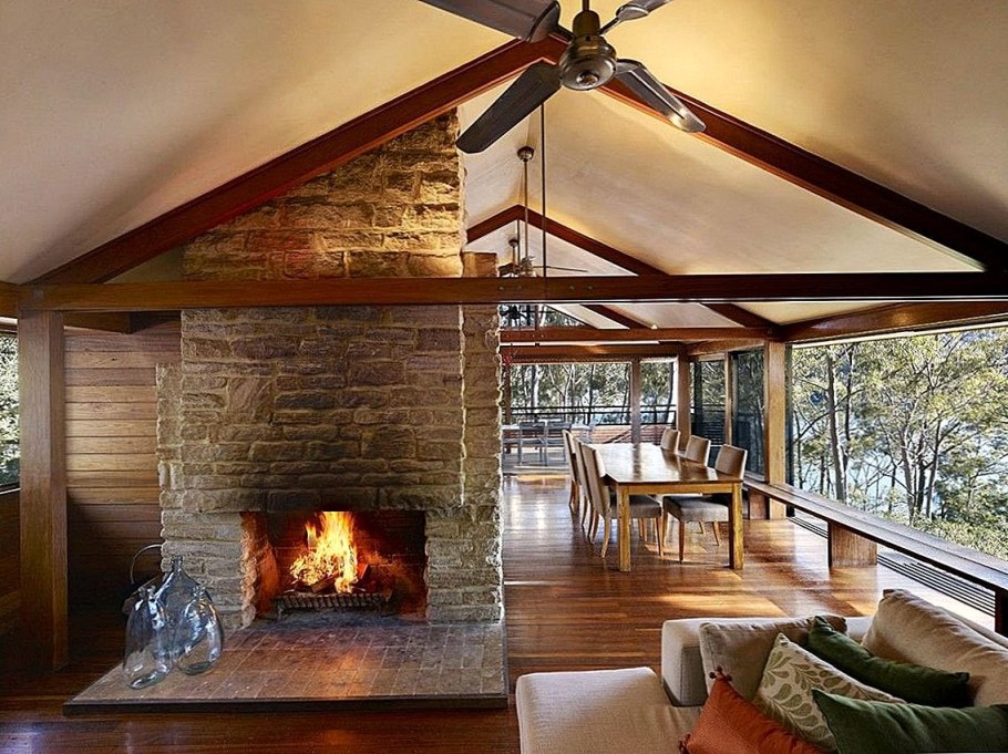 Интерьер с камином в доме