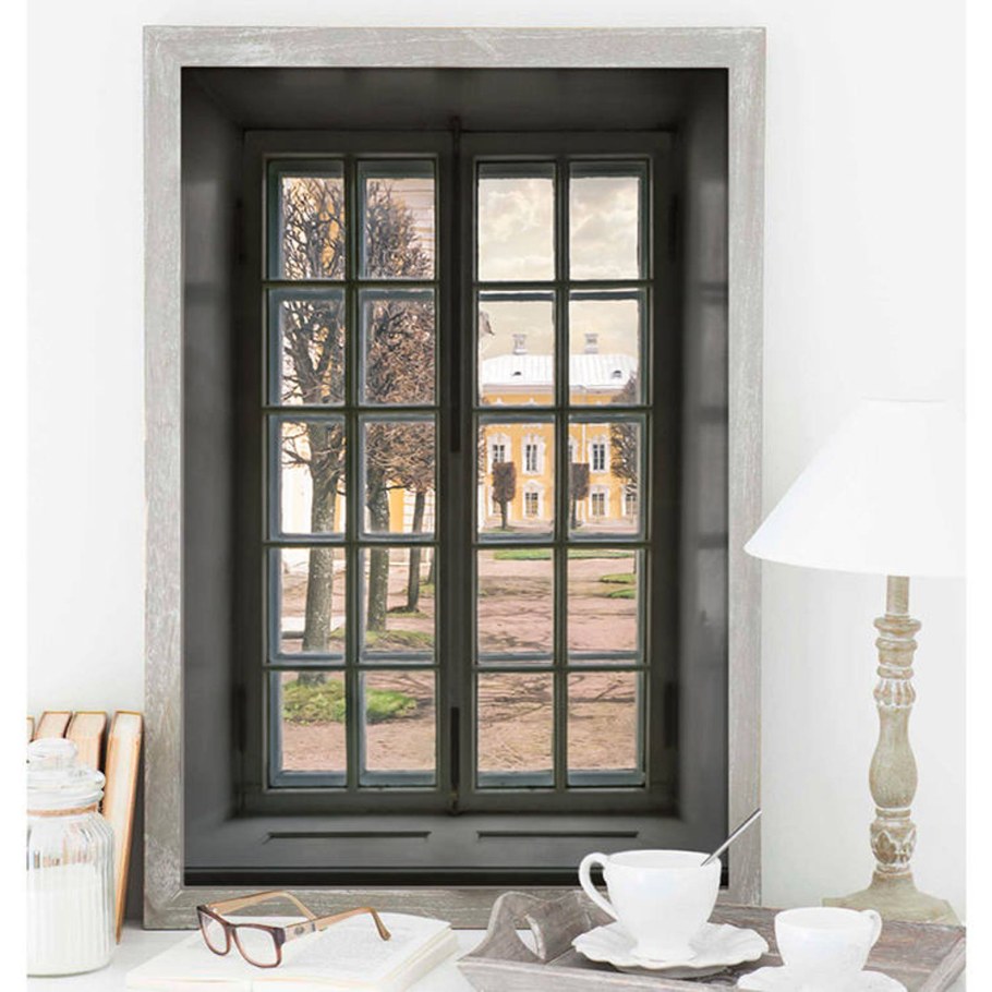 Серые оконные рамы