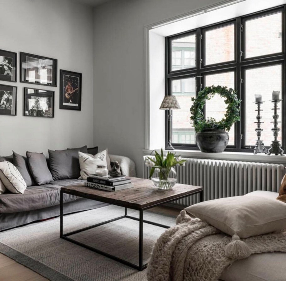 Серые рамы окон в интерьере