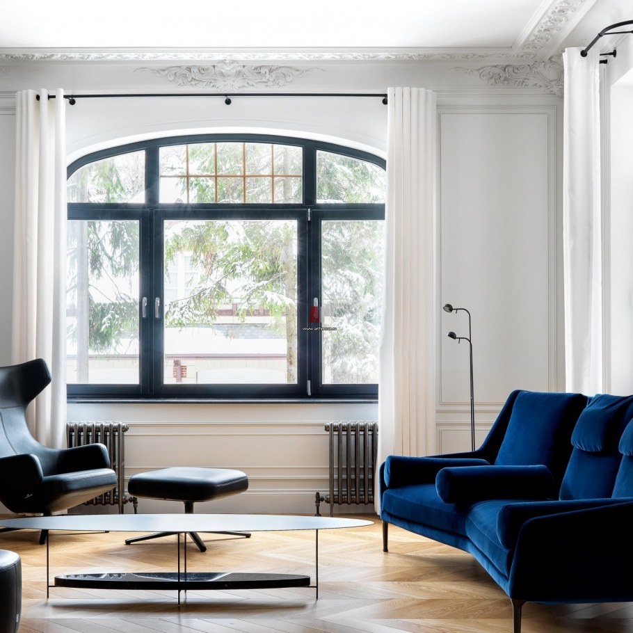 Темные рамы окон в интерьере