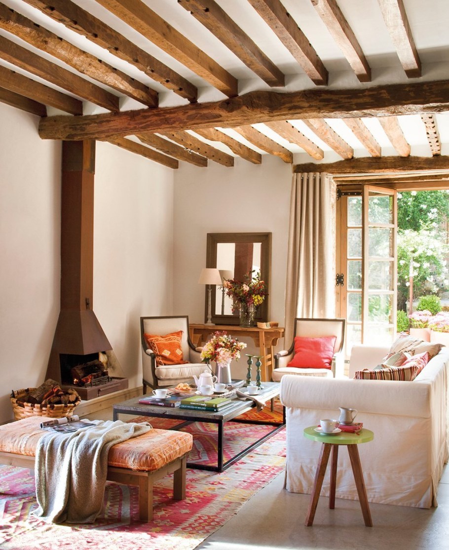 Потолок с деревянными балками