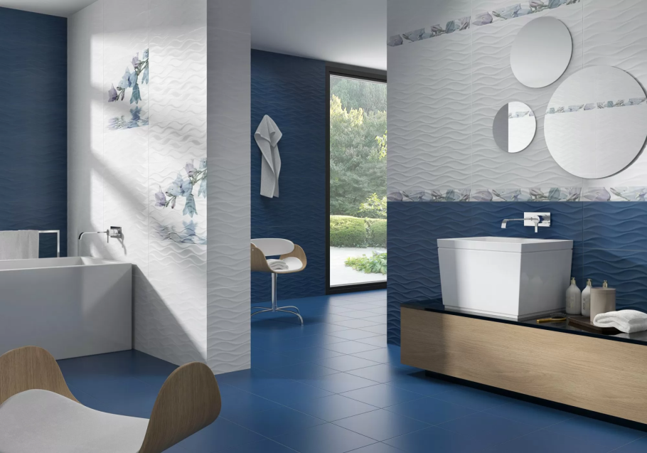 Синяя плитка для ванной
