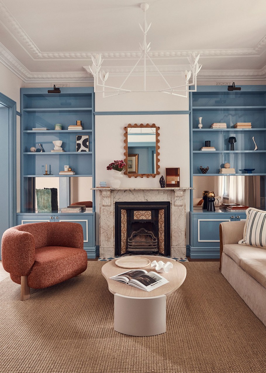 Интерьер с балками квартира и голубой цвет