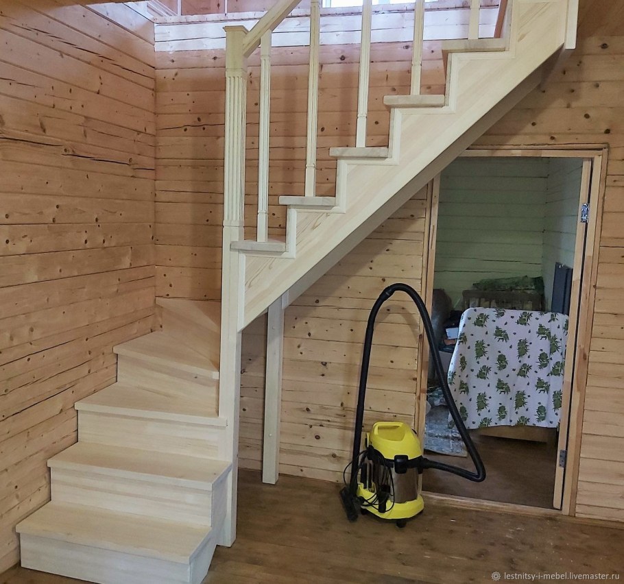 Лестница на второй этаж