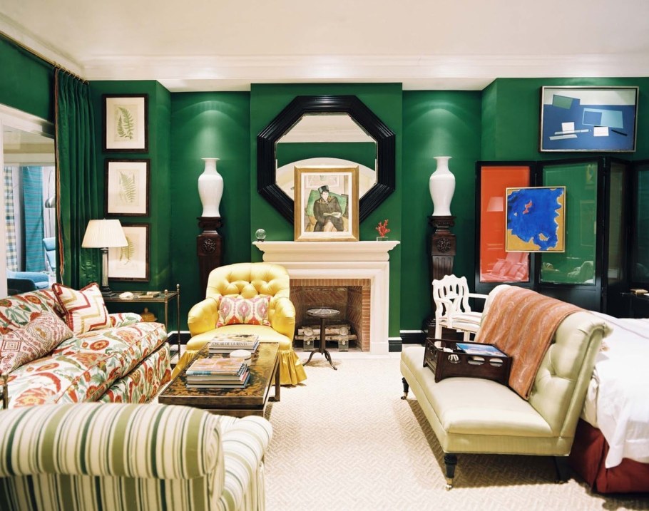 Изумрудный интерьер гостиной