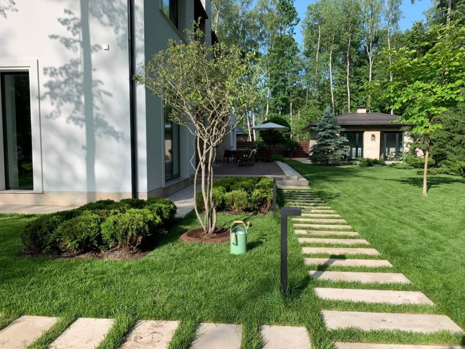 Дизайн территории около дома