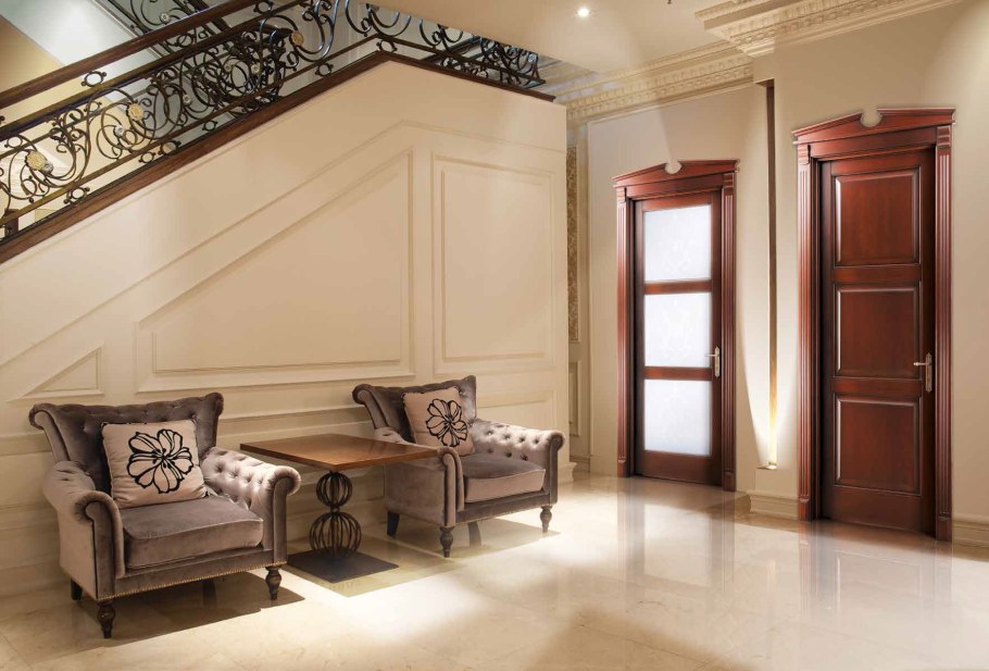 Деревянные двери в интерьере