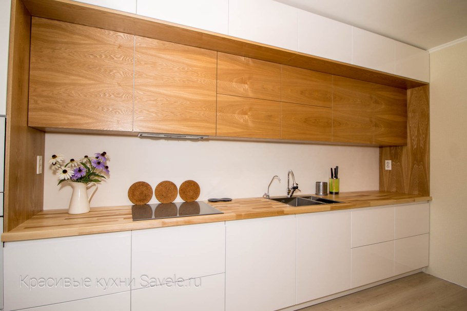 Кухни с деревянной столешницей и фартуком
