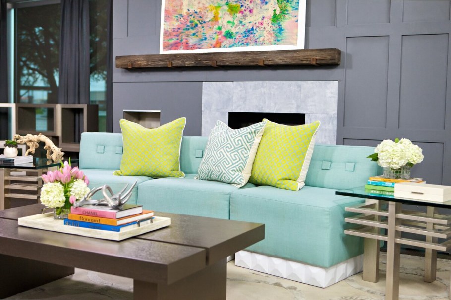 Диван цвета минт