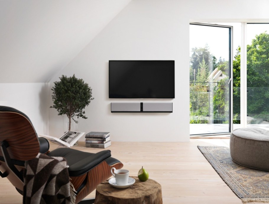 Саундбар в интерьере гостиной