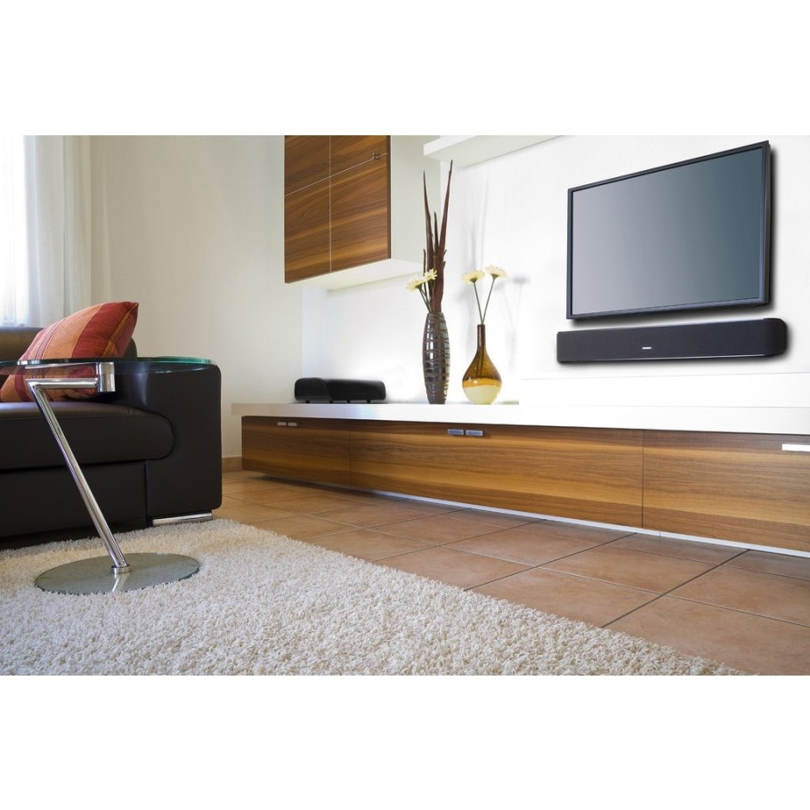 Телевизор и саундбар на тумбе