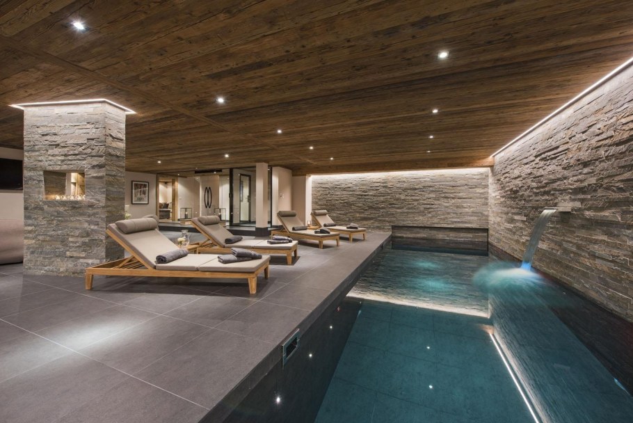 Баня с бассейном в современном стиле