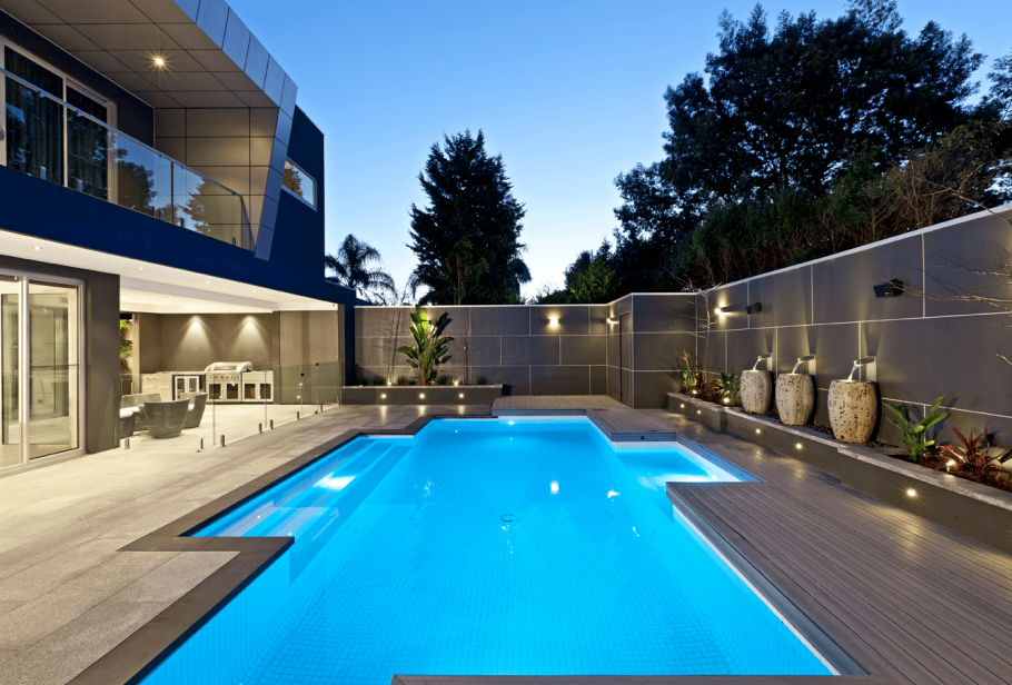 Дизайнерский дом с бассейном