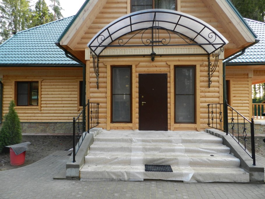 Крыльцо для частного дома