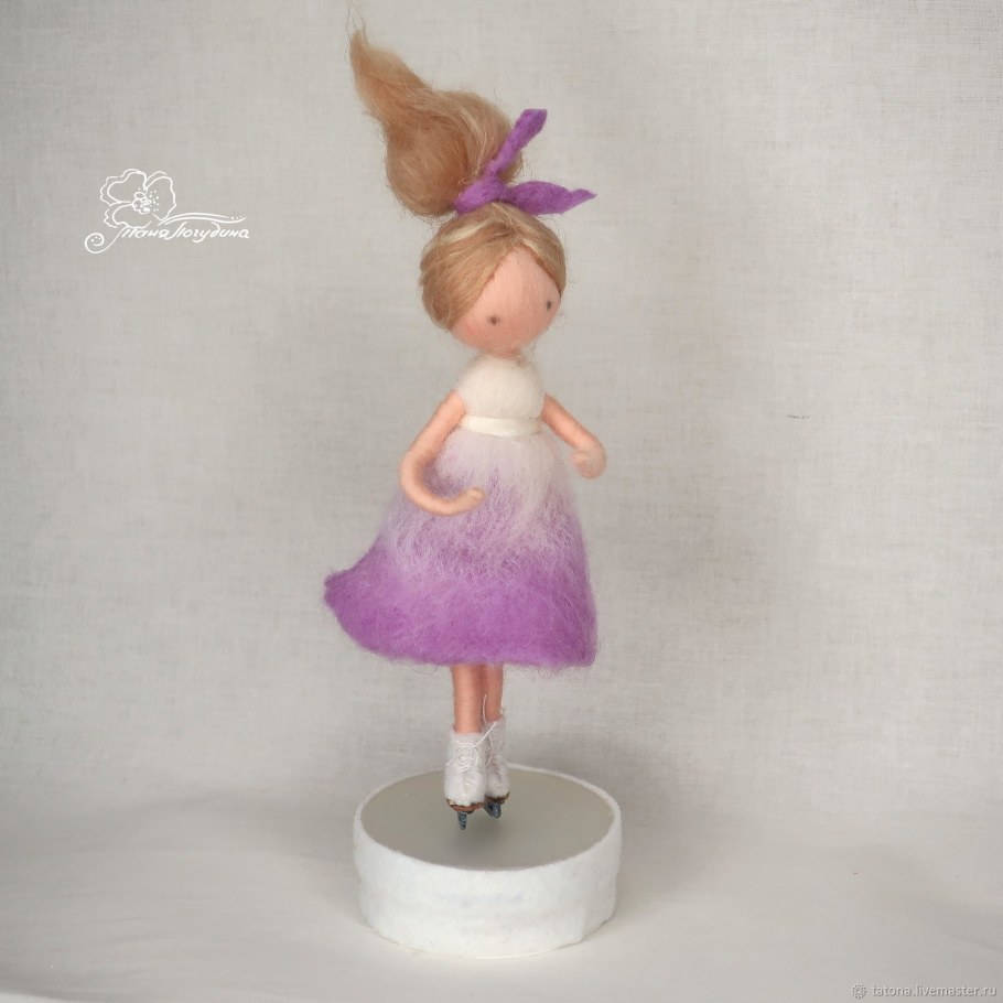 Фигуристка кукла красивая