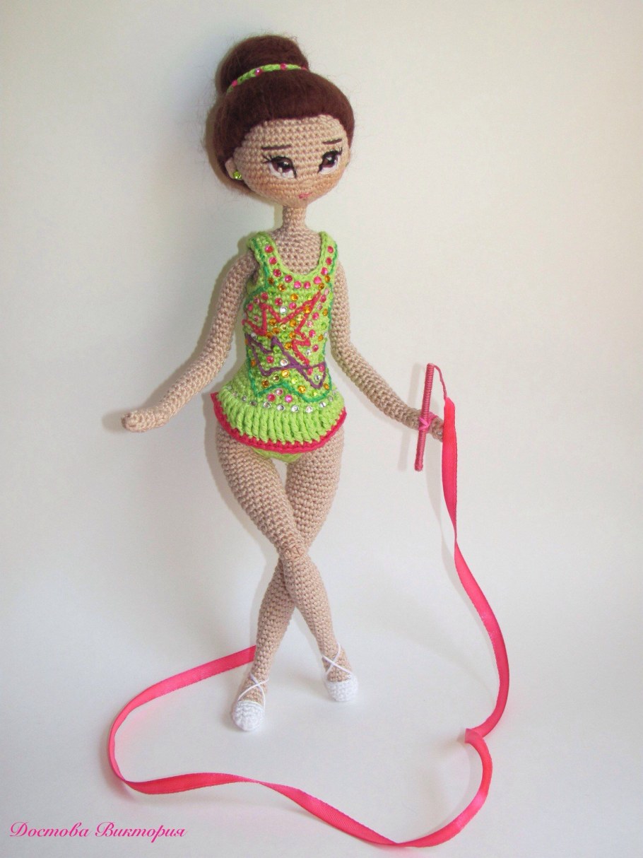 Вязаная кукла гимнастка крючком