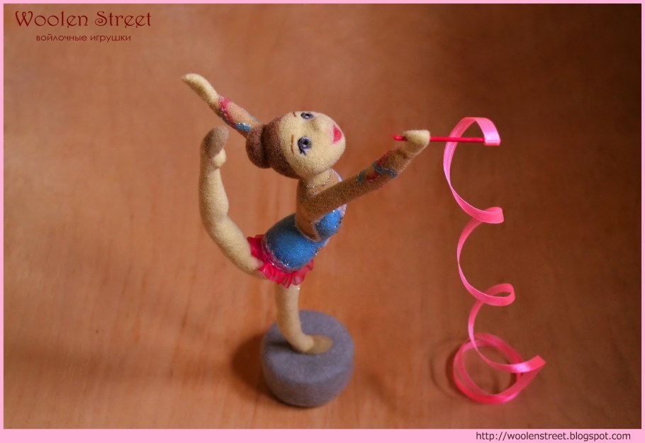 Игрушка гимнастка