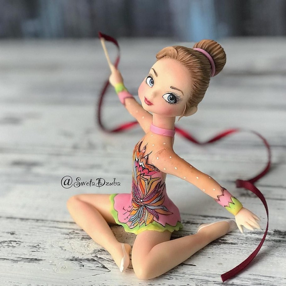 Фигурка гимнастки из мастики