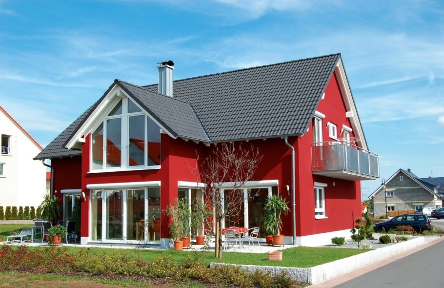 Яркие фасады домов