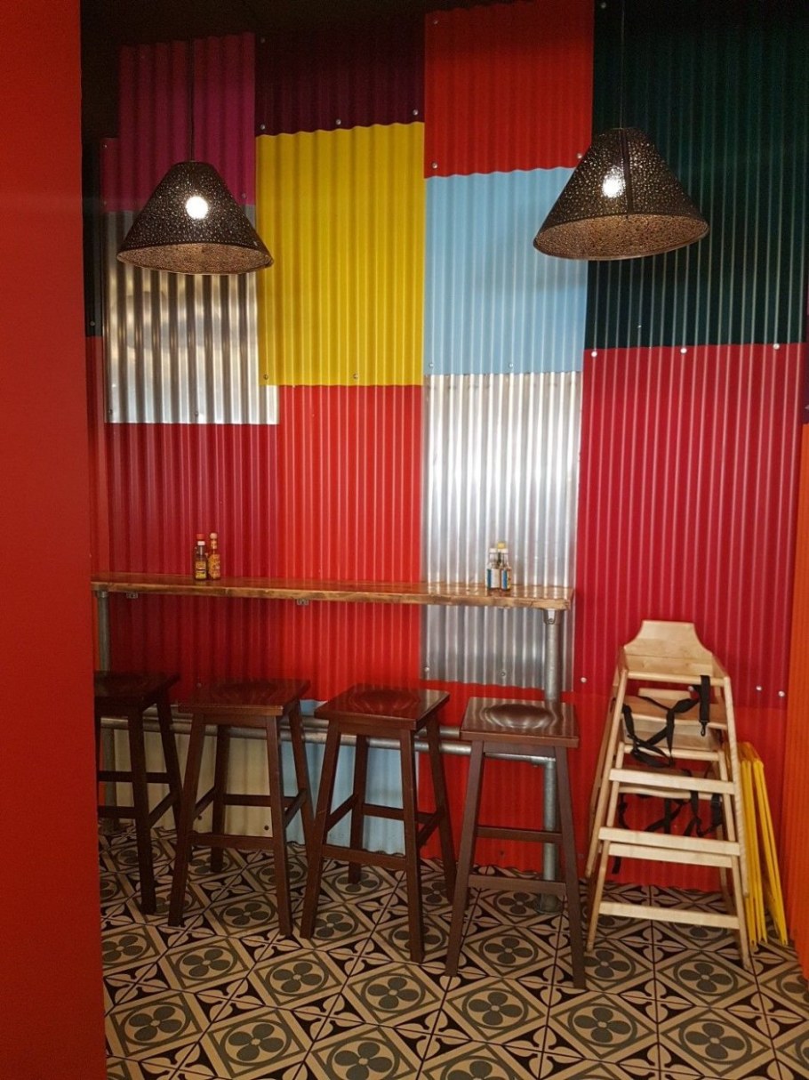 Профнастил в интерьере