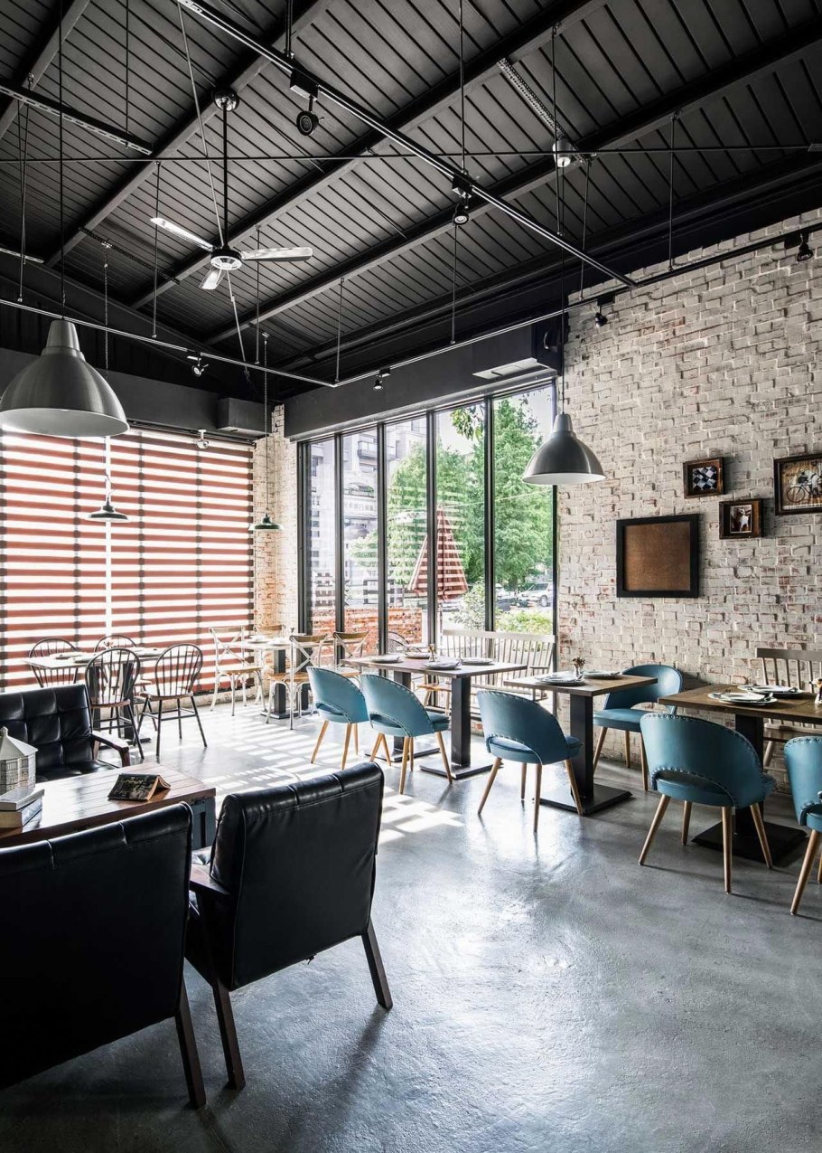 Крашеный потолок в стиле лофт