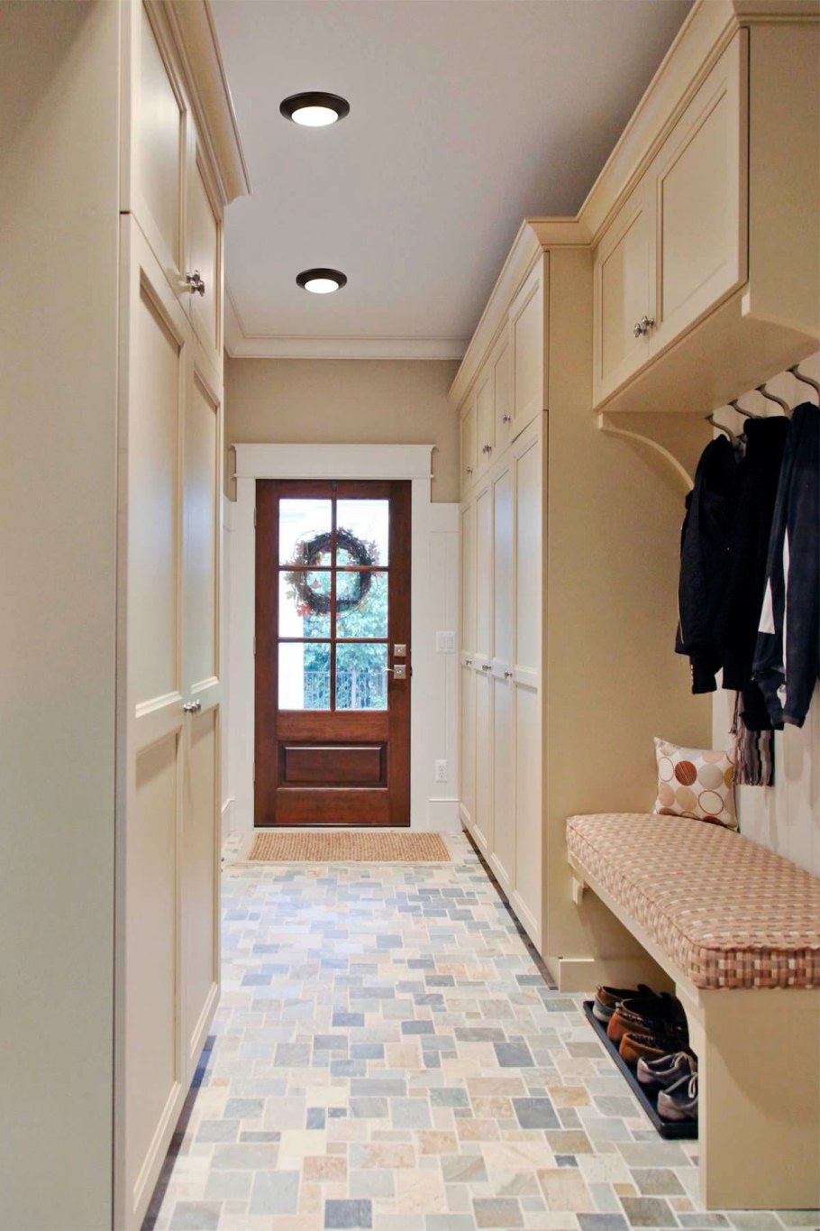 Узкая прихожая