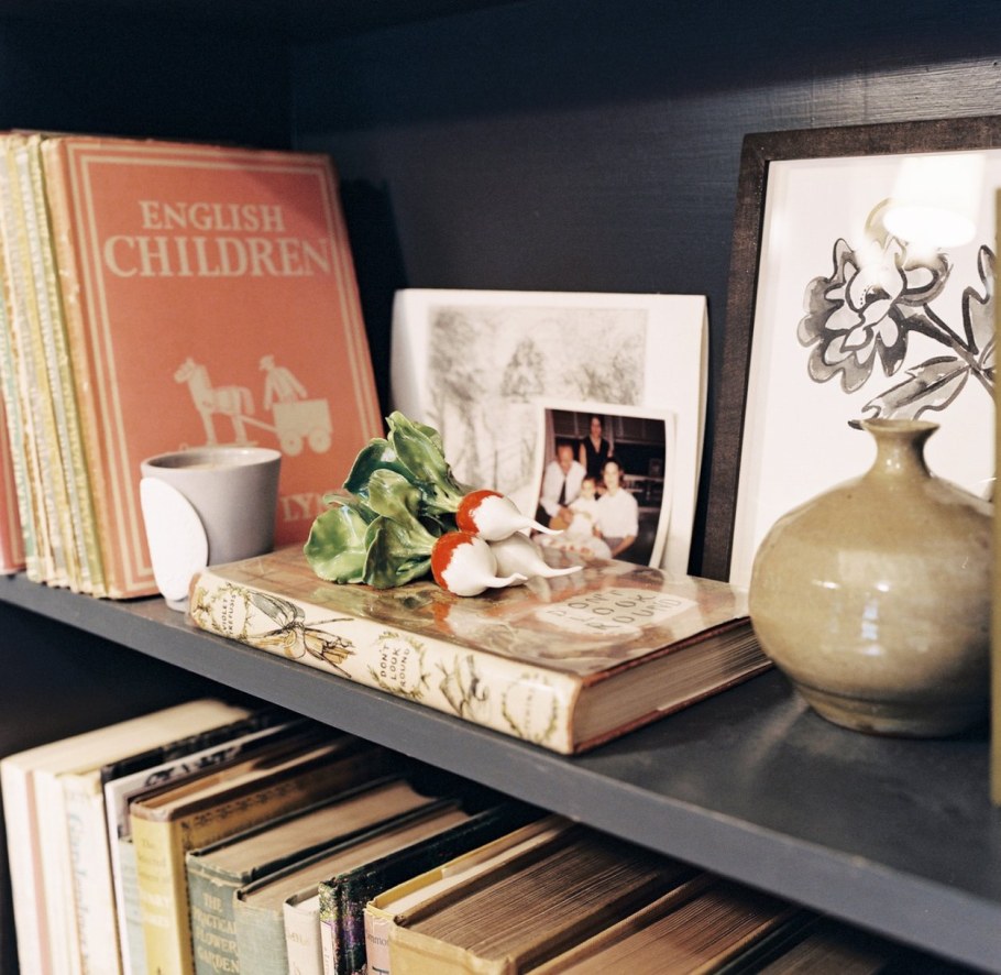 Полки для книг в интерьере