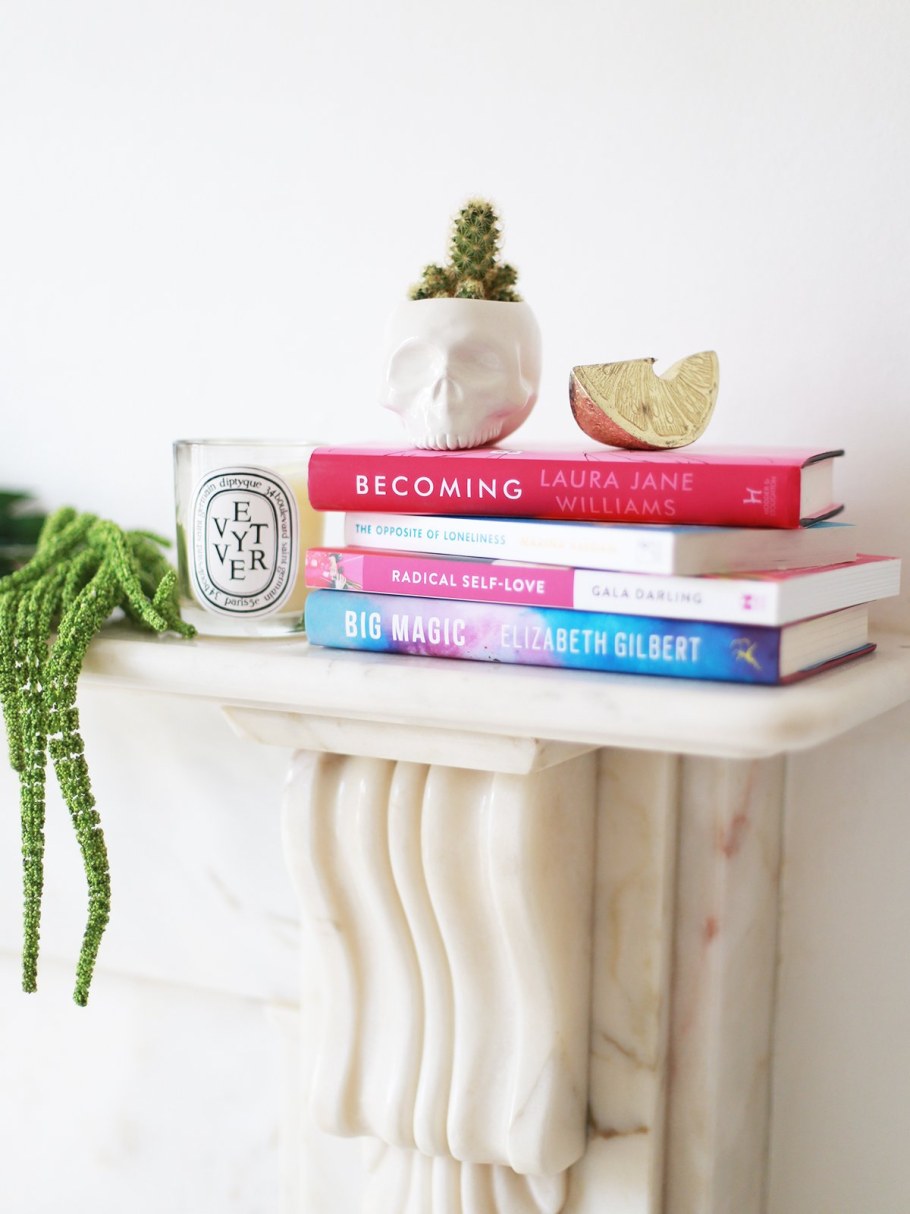 Украшение интерьера книгами