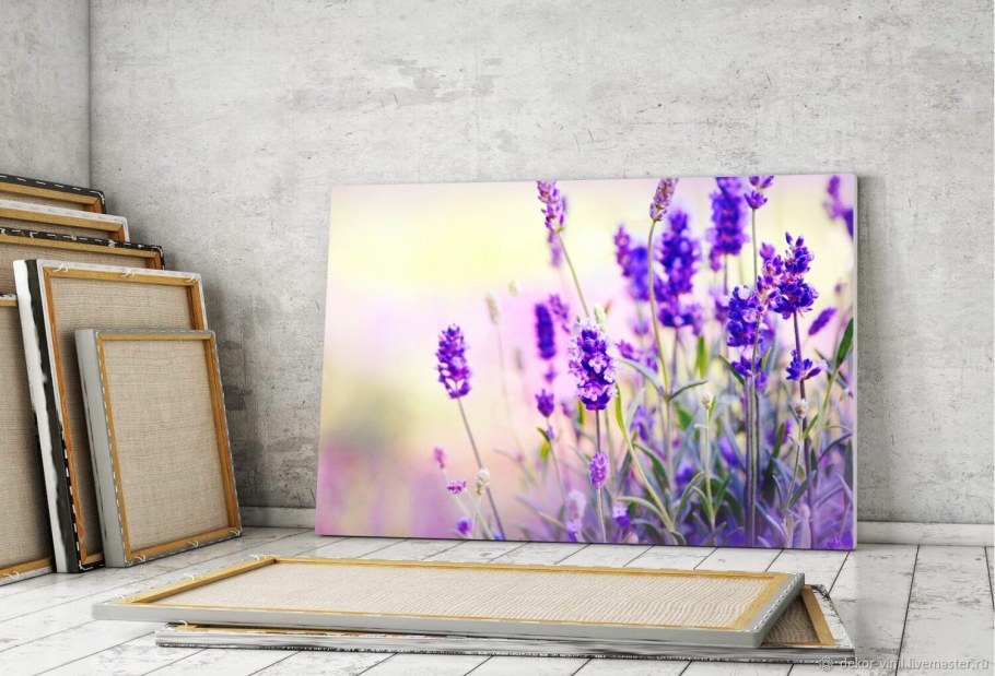 Постер интерьерный девушка с лавандой