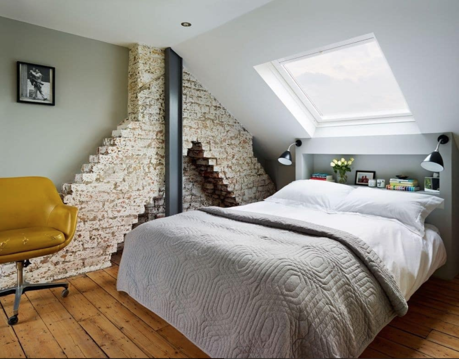 Спальня на мансарде в стиле лофт