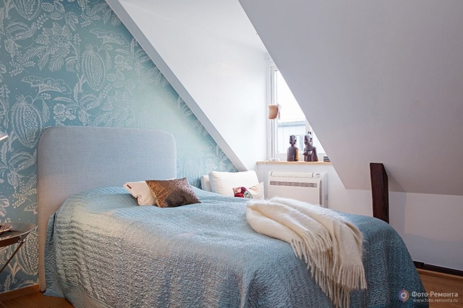Интерьер спальни на мансарде
