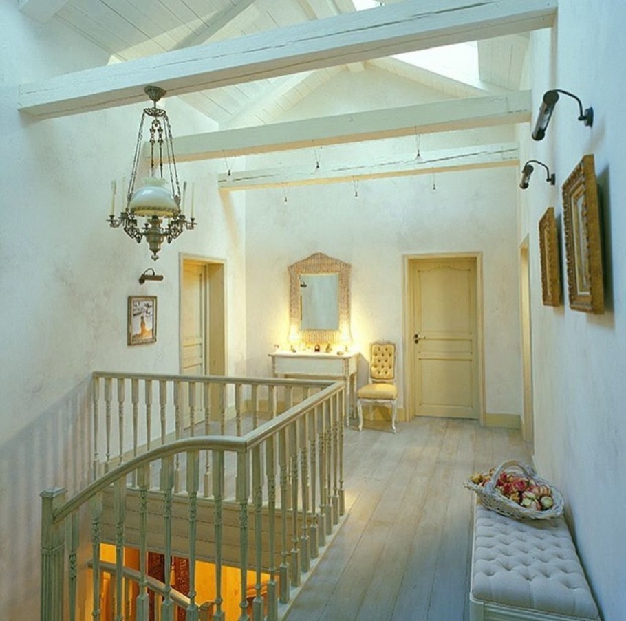 Лестничный пролет в стиле Прованс