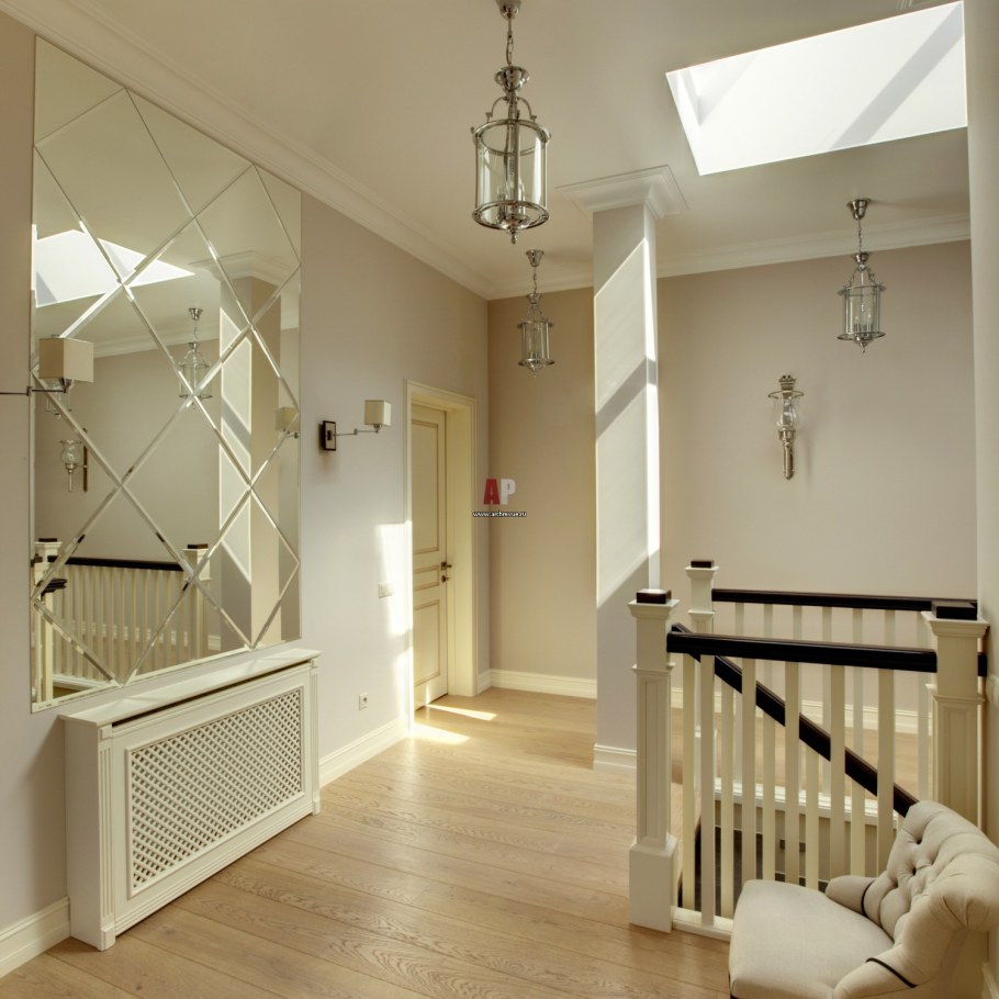 Холл на втором этаже в частном доме