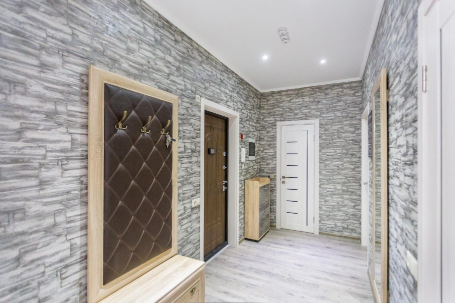 Отделка коридора искусственным камнем