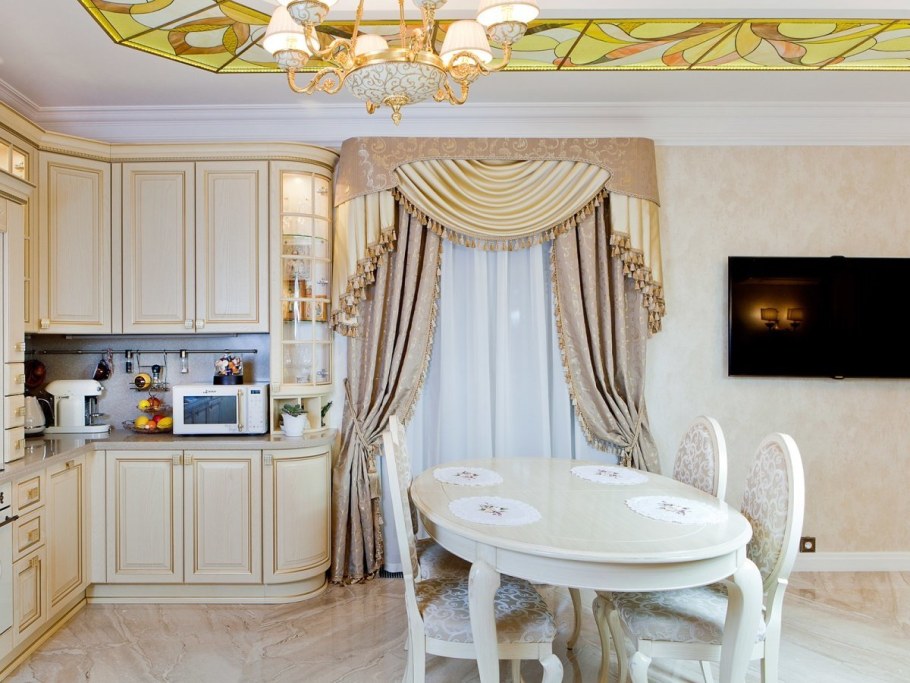 Шторы на кухню классика