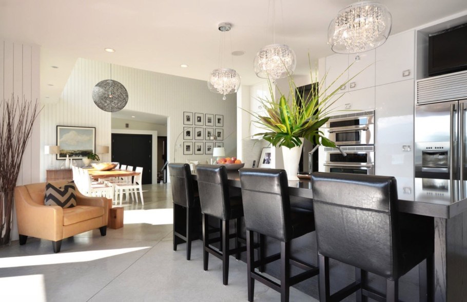 Люстра над кухонным столом