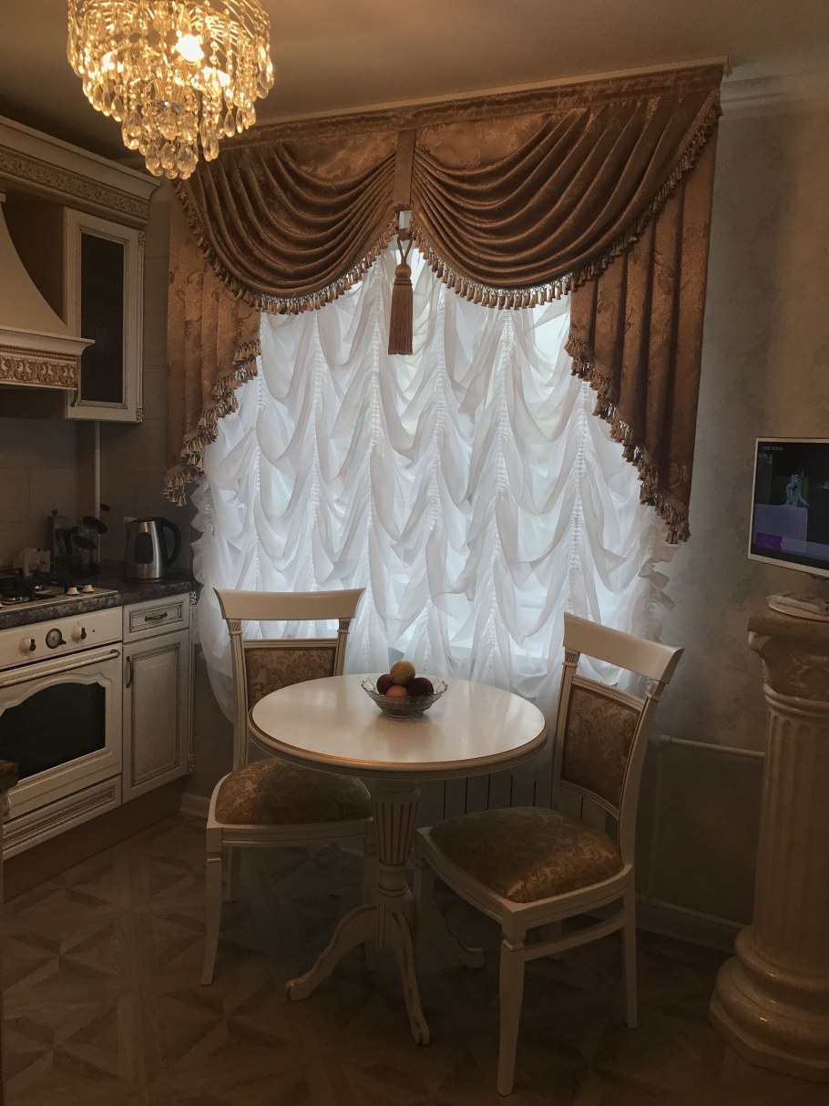 Шторы с ламбрекеном на кухню