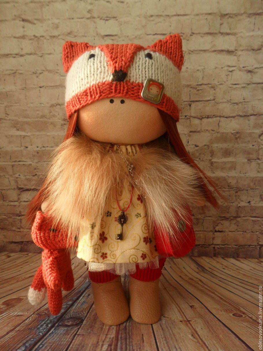 Куколки с шапочкой лисички