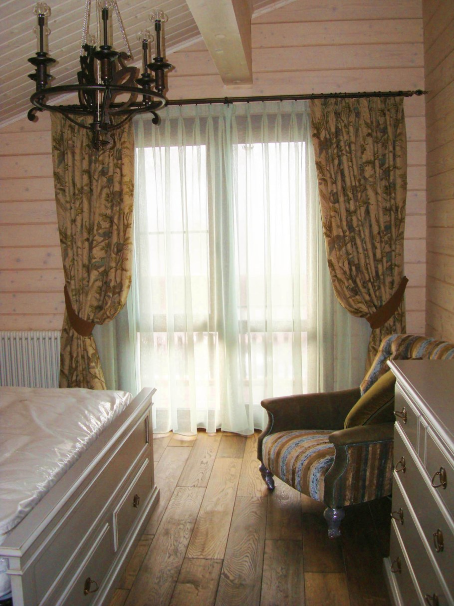 Шторы в загородном доме в стиле Прованс