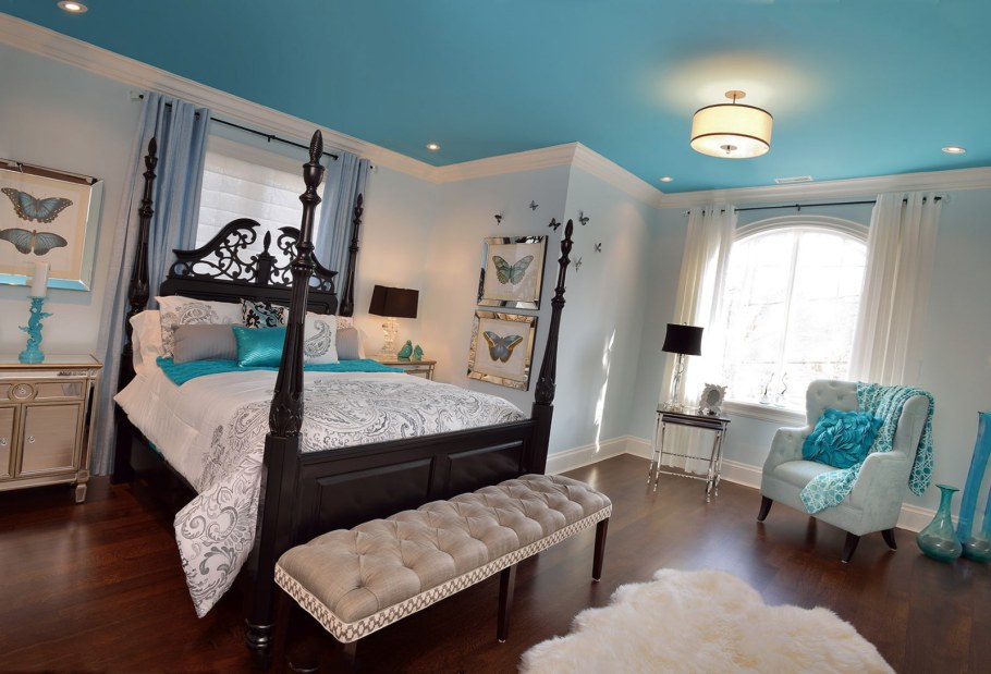 Спальня в бирюзовых тонах