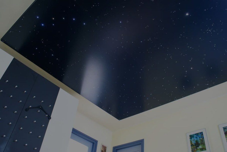 Синий матовый потолок