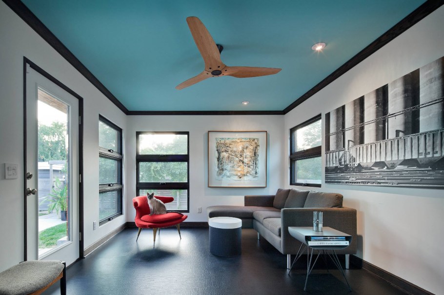 Голубой потолок в интерьере