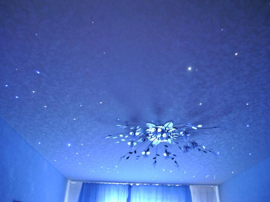 Натяжные потолки синего цвета
