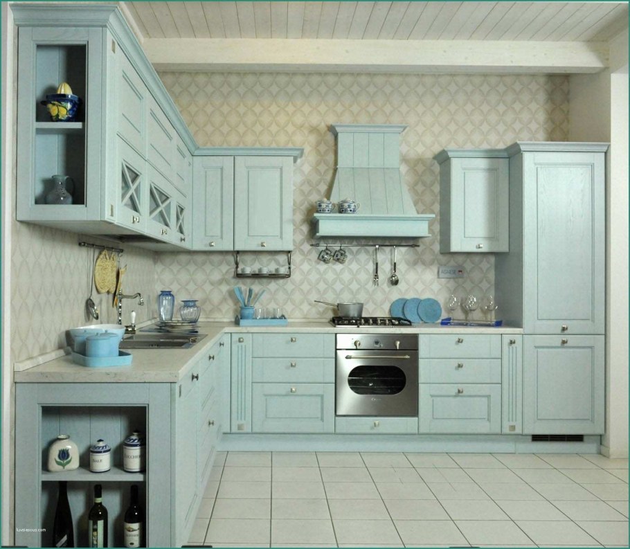 Кухня мятного цвета в стиле Прованс