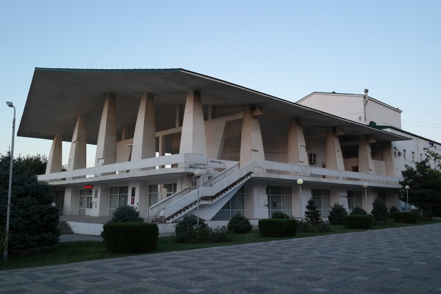 Аварский театр имени Гамзата Цадасы, Махачкала