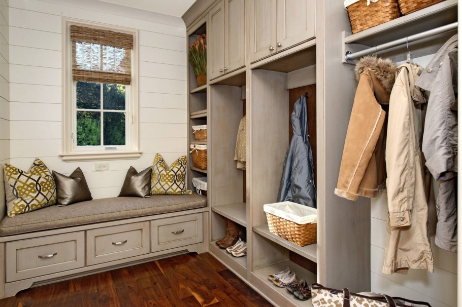 Прихожая в деревенском стиле