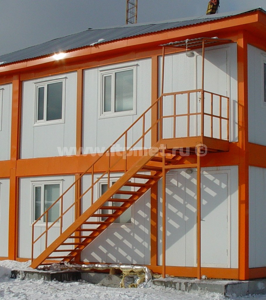 Наружная лестница на второй этаж
