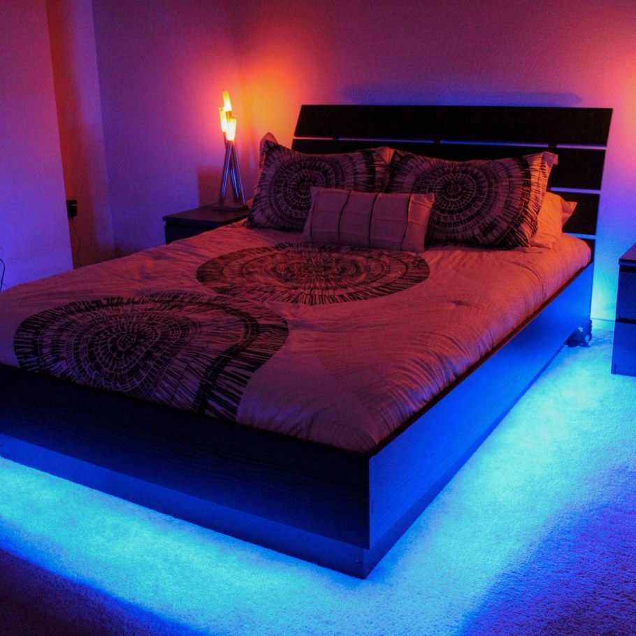 Кровать с неоновой подсветкой