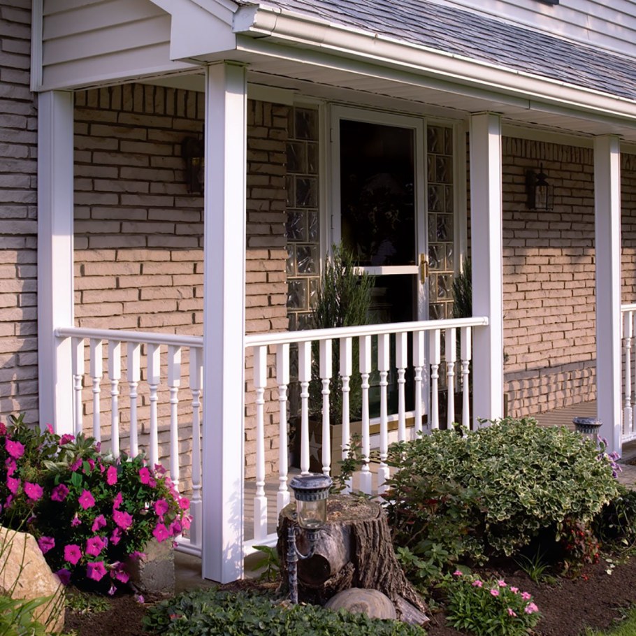 Крыльцо в загородном доме