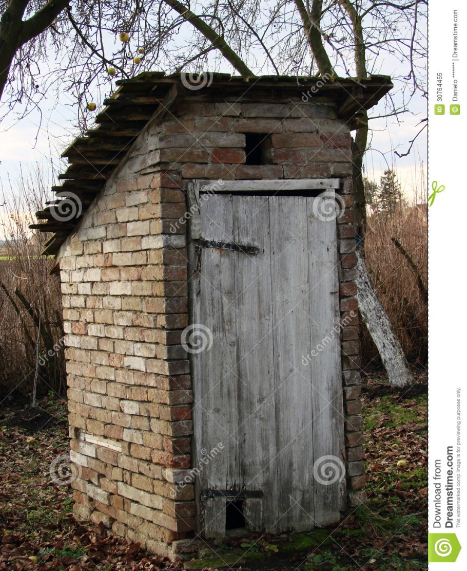 Сельский туалет из кирпича